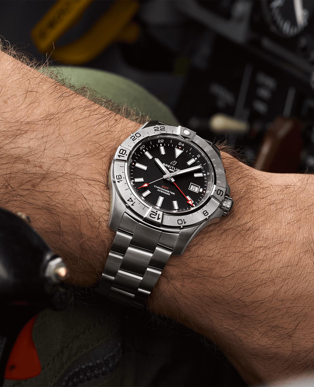Breitling Breitling Avenger Automatic GMT 44 A32320101B1A1 мужские часы черный циферблат на запястье