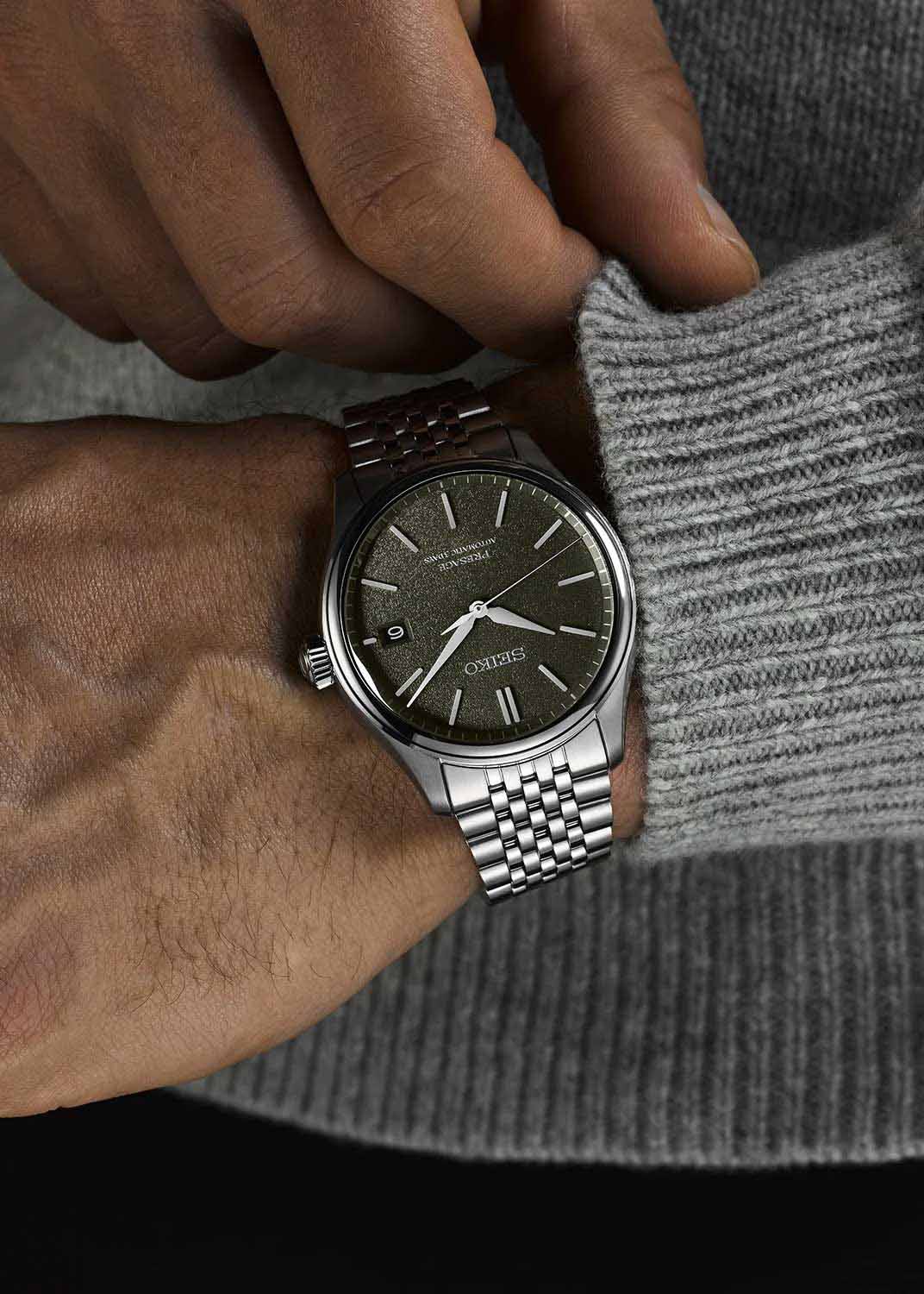 Seiko SPB465 мужские часы застежка крупным планом