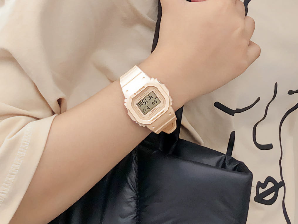 Casio Casio Baby-G BGD-565-4E, baby-g япония женские часы на браслете пластик боковой вид