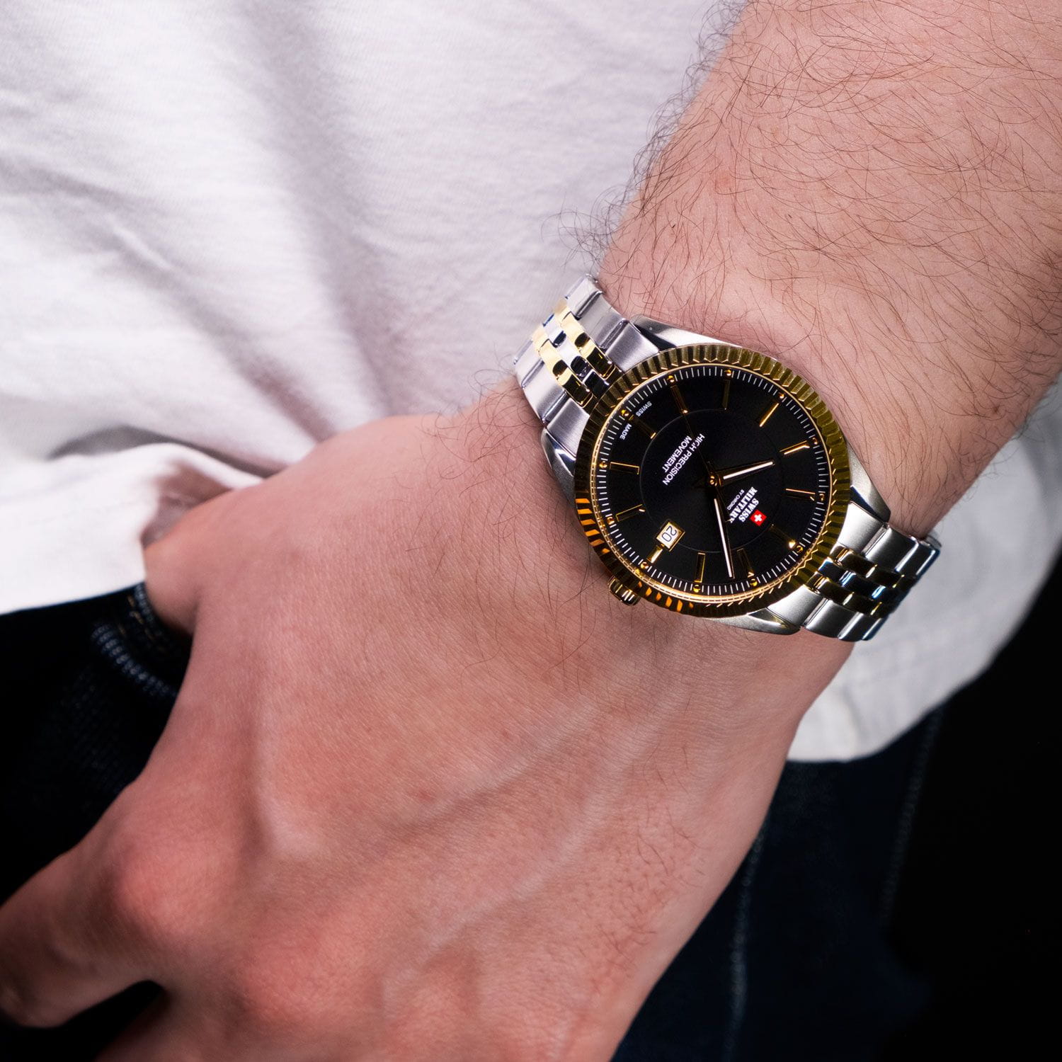 Swiss Military by Chrono Swiss Military by Chrono Сверхточные SM34065.04 мужские часы черный циферблат на запястье