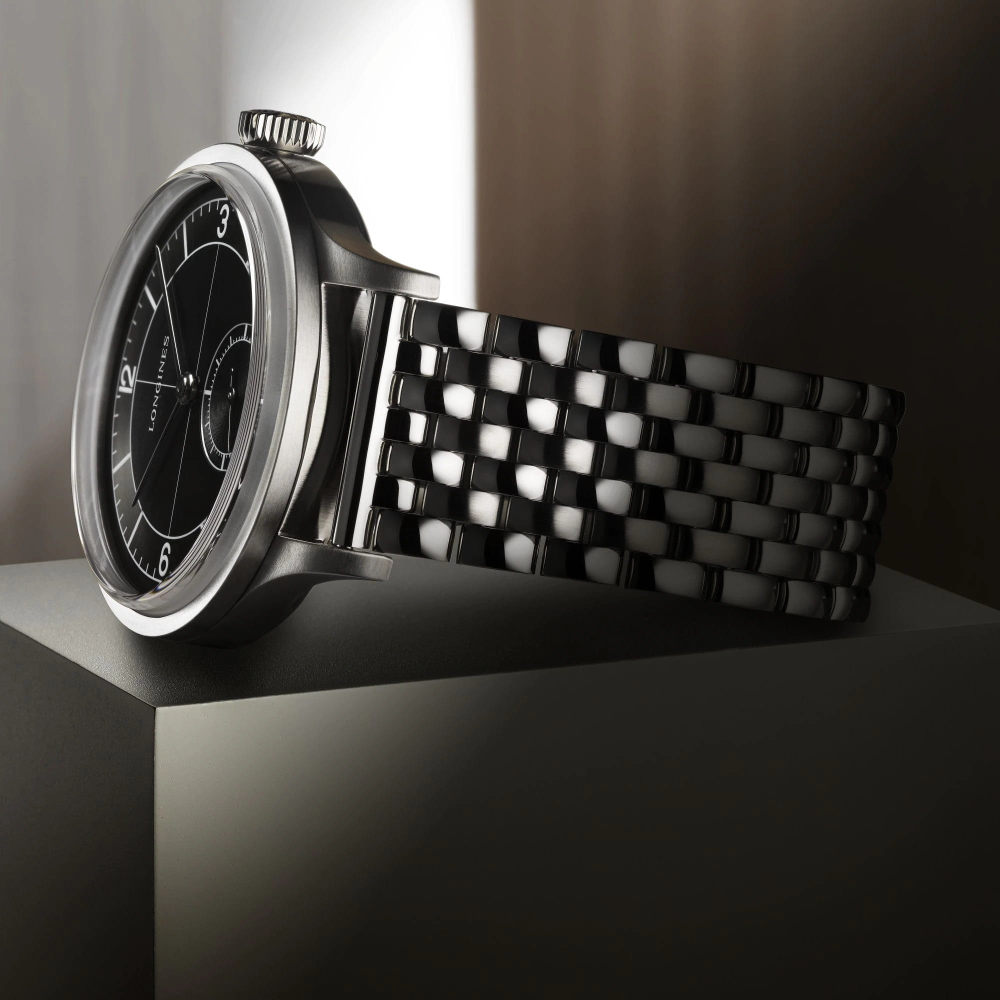 Longines Longines Heritage Classic L2.828.4.53.6  — детали корпуса и нержавеющая сталь