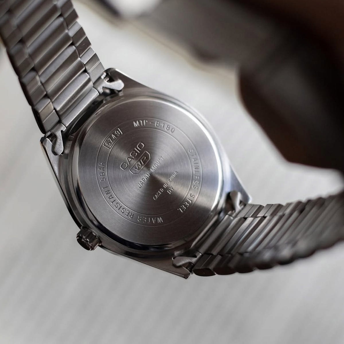 Casio Casio Collection MTP-B180D-1A1 , наручные мужские часы фото под углом