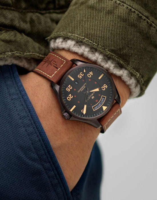 Hamilton H64705531 мужские часы застежка крупным планом