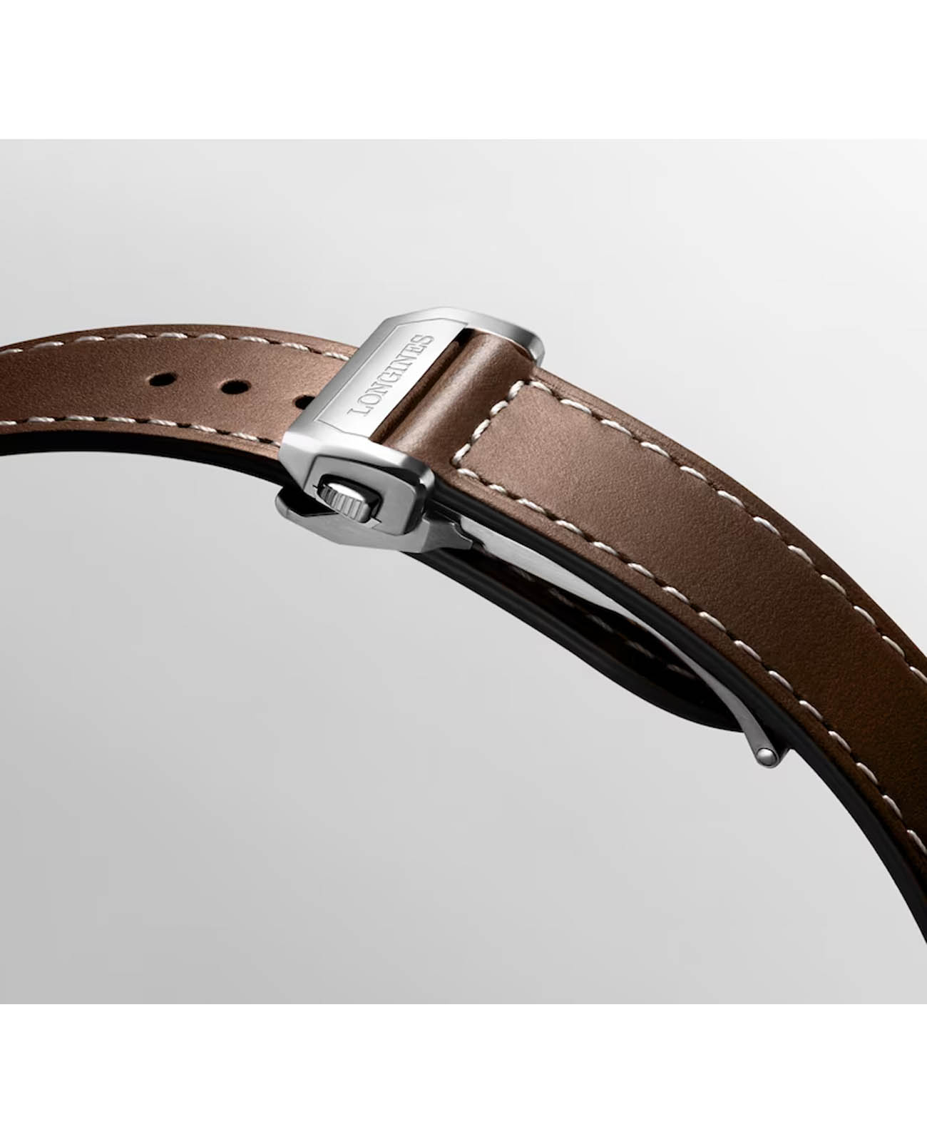 Longines L38214532 мужские часы застежка крупным планом