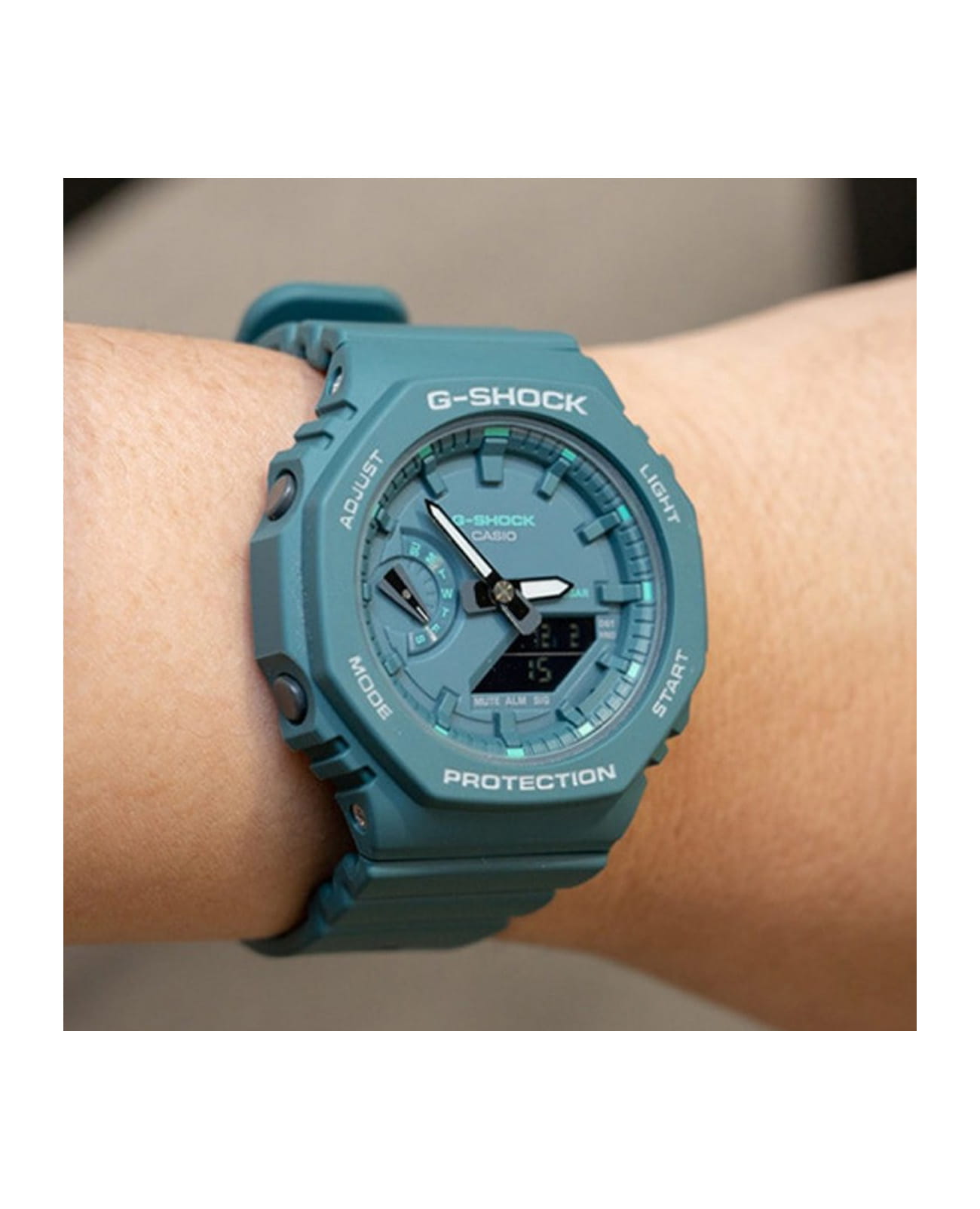 Casio Casio G-Shock GMA-S2100GA-3A , наручные женские часы фото под углом