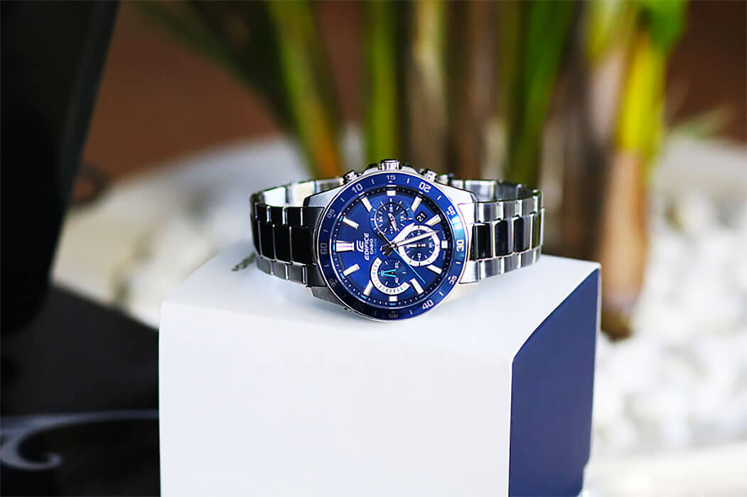 Casio Casio Edifice EFV-570D-2AVUDF (EFV-570D-2A) кварцевые мужские часы часы крупный план синий циферблата
