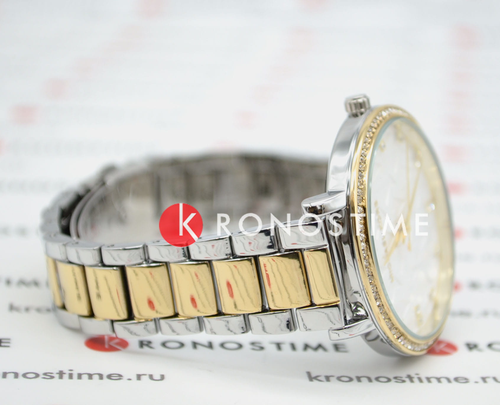 Michael Kors Michael Kors Runway Slim MK4595,  сша женские часы на браслете сталь с ip покрытием боковой вид