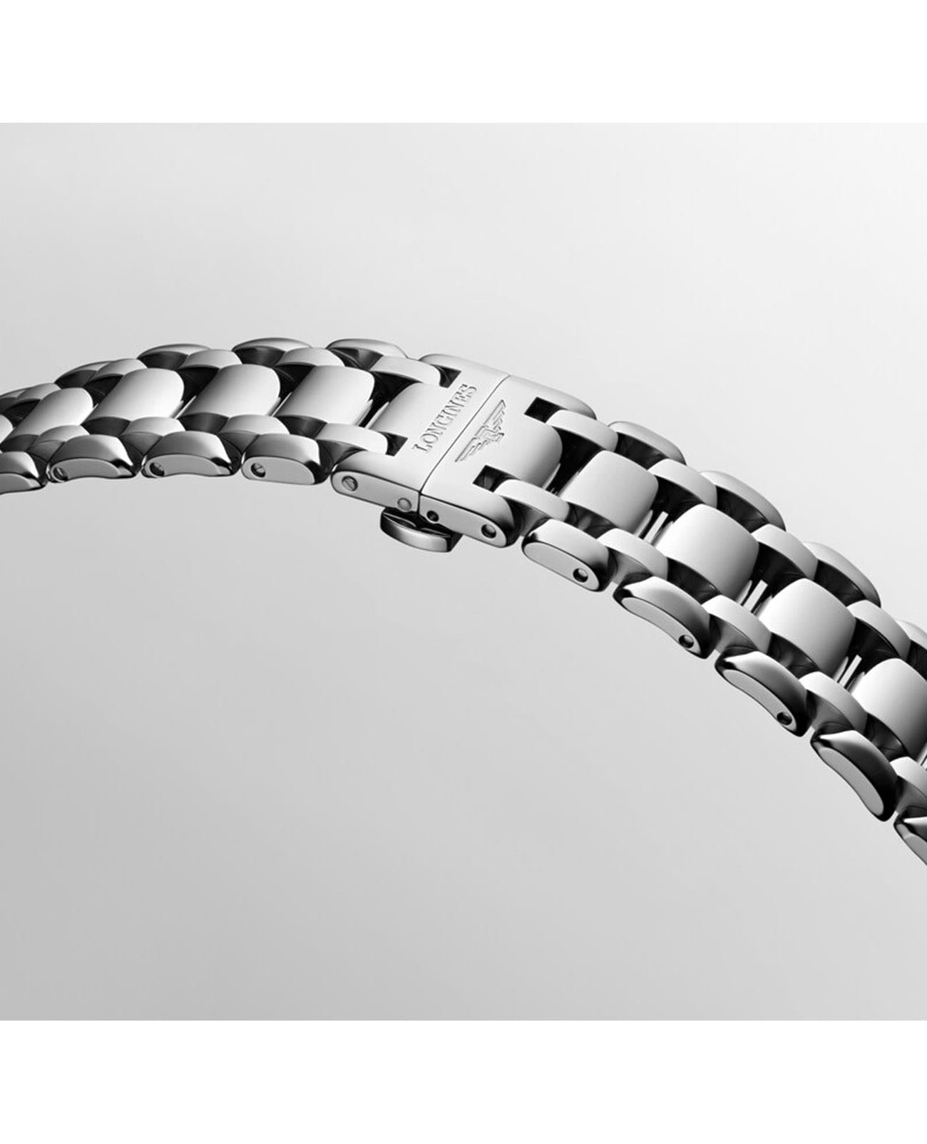 Longines L81154616 женские часы застежка крупным планом