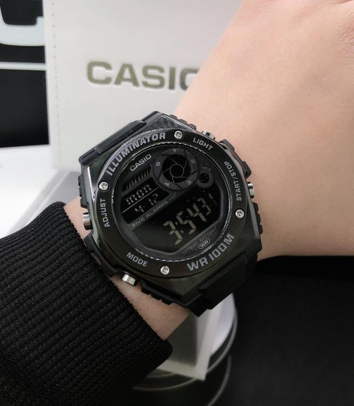 Casio Casio Collection MWD-100HB-1BVEF , наручные мужские часы фото под углом