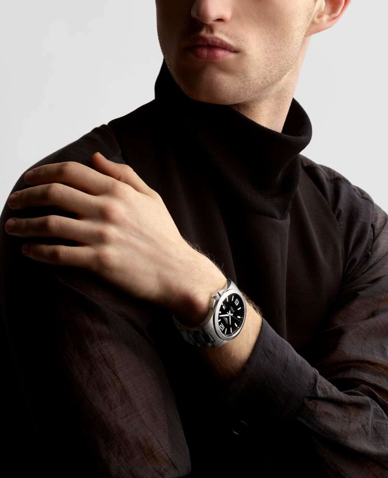 Longines Longines Conquest L3.778.4.58.6 , наручные мужские часы фото под углом