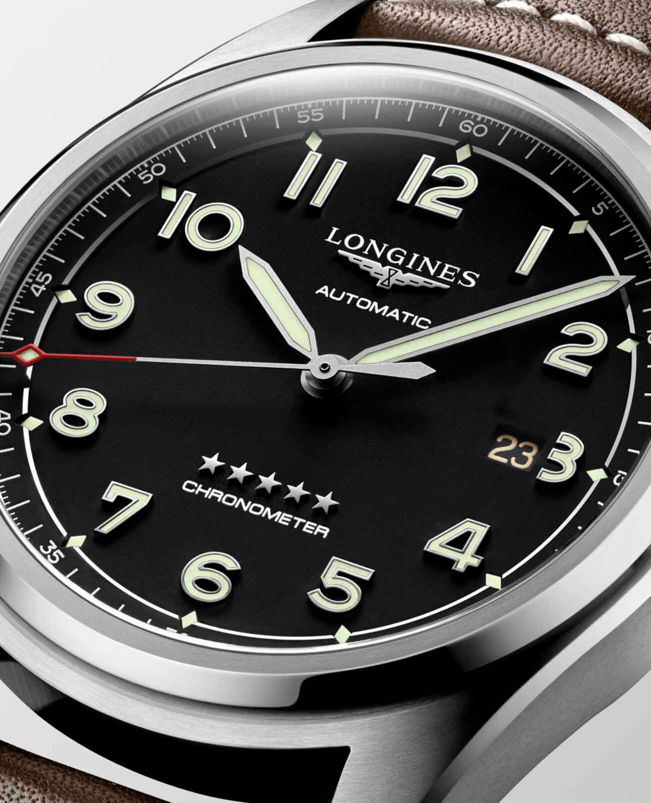 Longines Longines Spirit L3.811.4.53.0 механические мужские часы часы крупный план черный циферблата