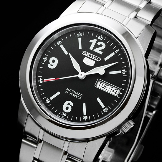 Seiko SNKE63J1 мужские часы застежка крупным планом