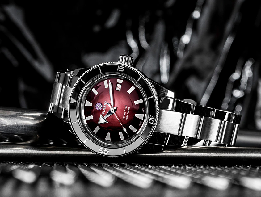 Rado Rado Captain Cook Automatic R32105353 мужские часы бордовый циферблат на запястье