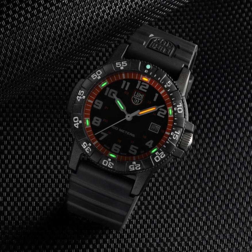 Luminox XS.0329.1 мужские часы застежка крупным планом