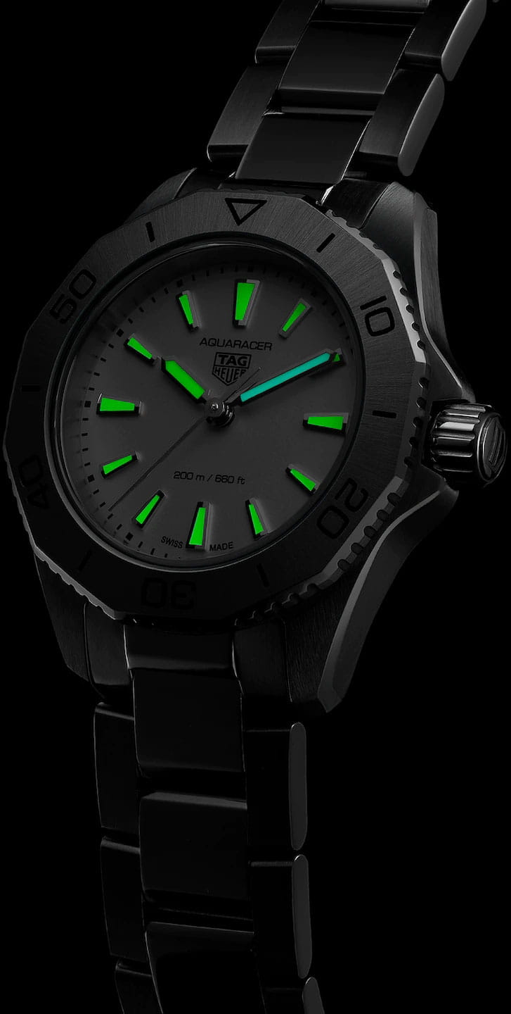 TAG Heuer TAG Heuer Aquaracer Professional 200 WBP1411.BA0622 кварцевые женские часы часы крупный план белый циферблата
