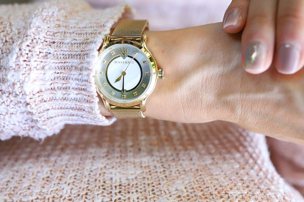 Maserati Maserati R8853118502 кварцевые женские часы часы крупный план перламутровый циферблата