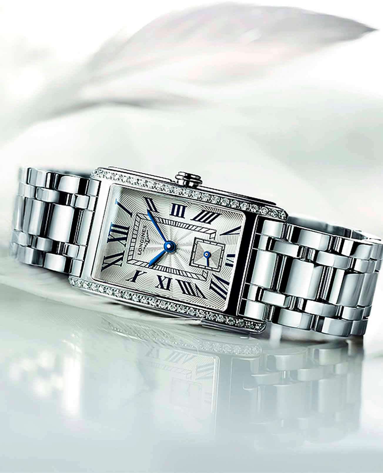 Longines L55120716 женские часы застежка крупным планом