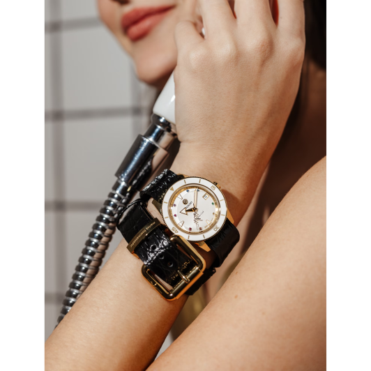 Rado Rado  Captain Cook x Marina Hoermanseder Heartbeat R32117708 механические женские часы часы крупный план белый циферблата