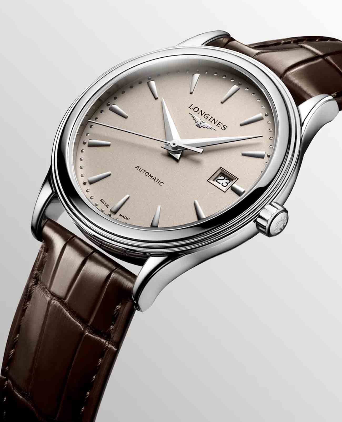 Longines Longines Flagship L4.984.4.79.2 механические мужские часы часы крупный план бежевый циферблата