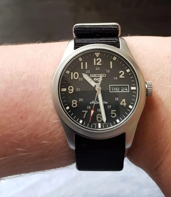 Seiko Seiko 5 Sports Field series SRPG37K1S Field, наручные мужские часы фото под углом