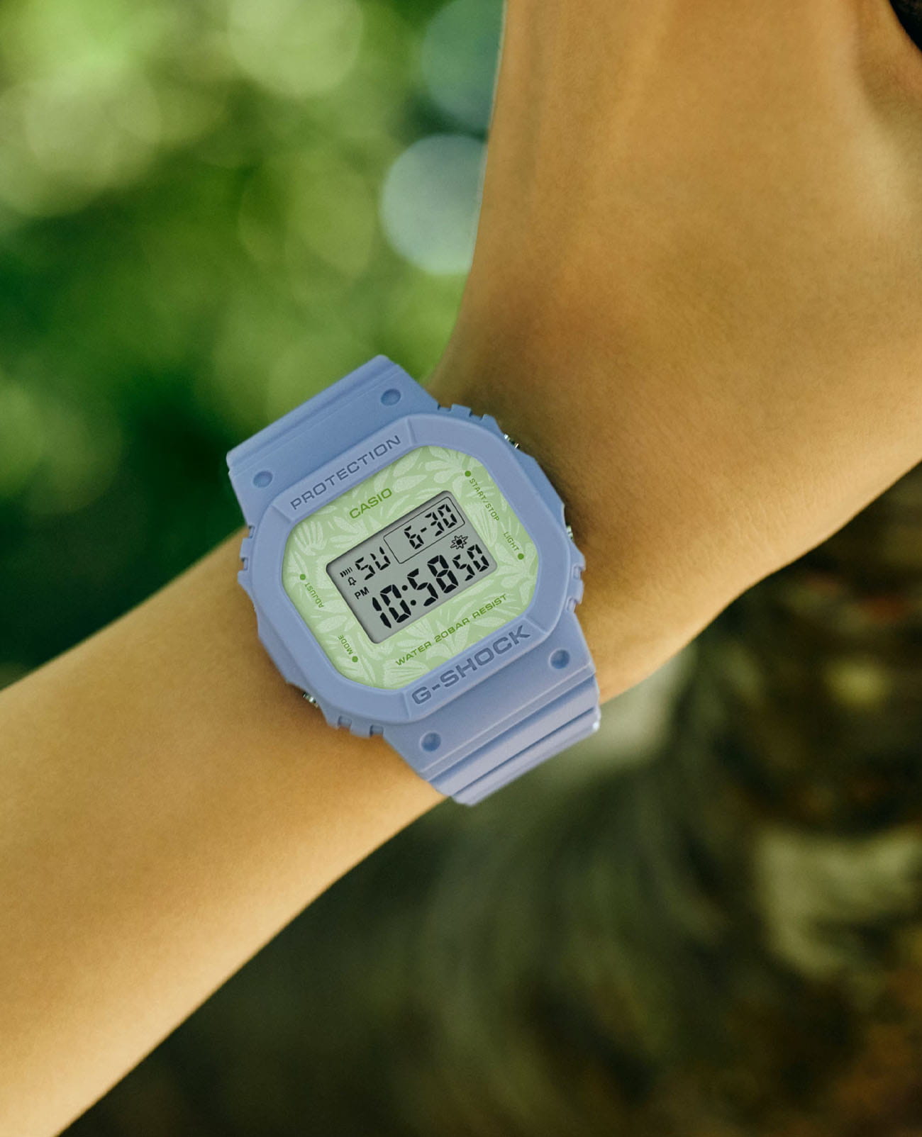 Casio Casio G-Shock GMD-S5600NC-2DR (GMD-S5600NC-2) , наручные женские часы фото под углом