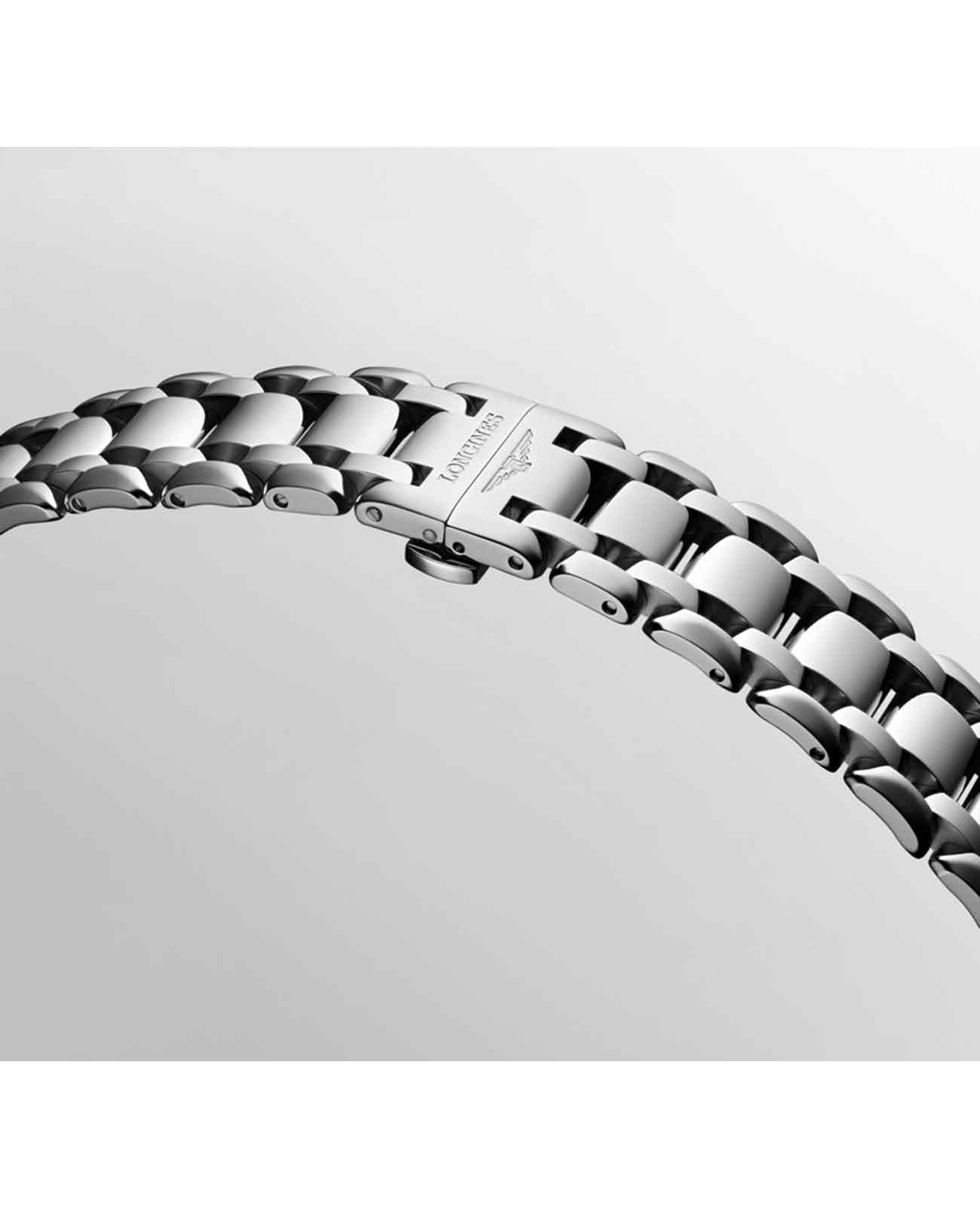 Longines L81154716 женские часы застежка крупным планом