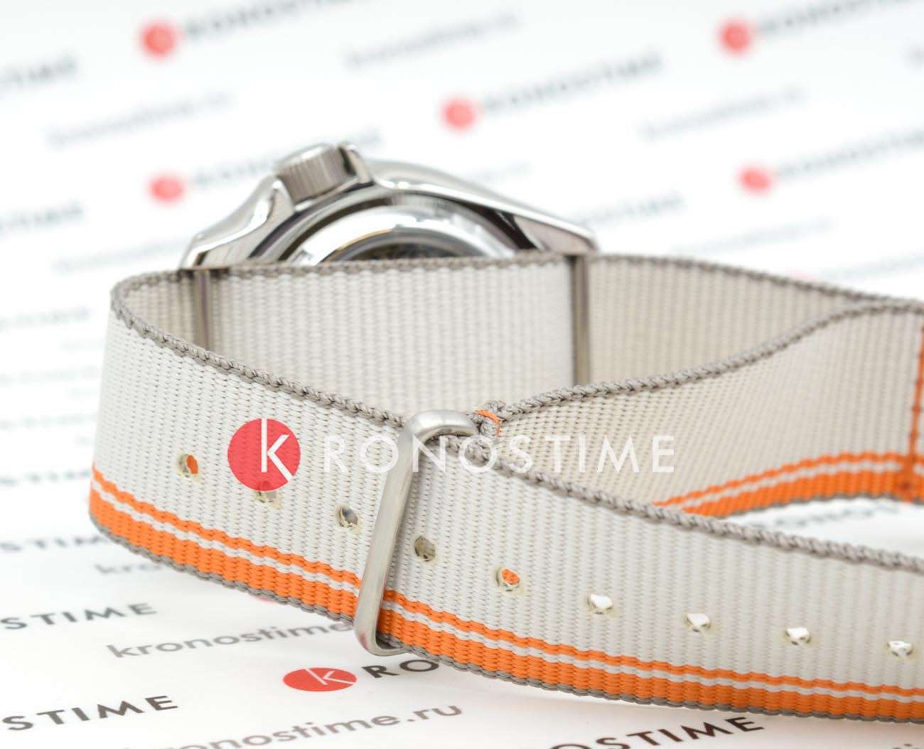 Seiko Seiko 5 Sports SRPK73 механические мужские часы часы крупный план  циферблата