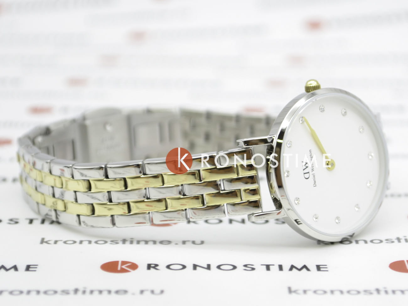 Daniel Wellington DW00100616 женские часы застежка крупным планом