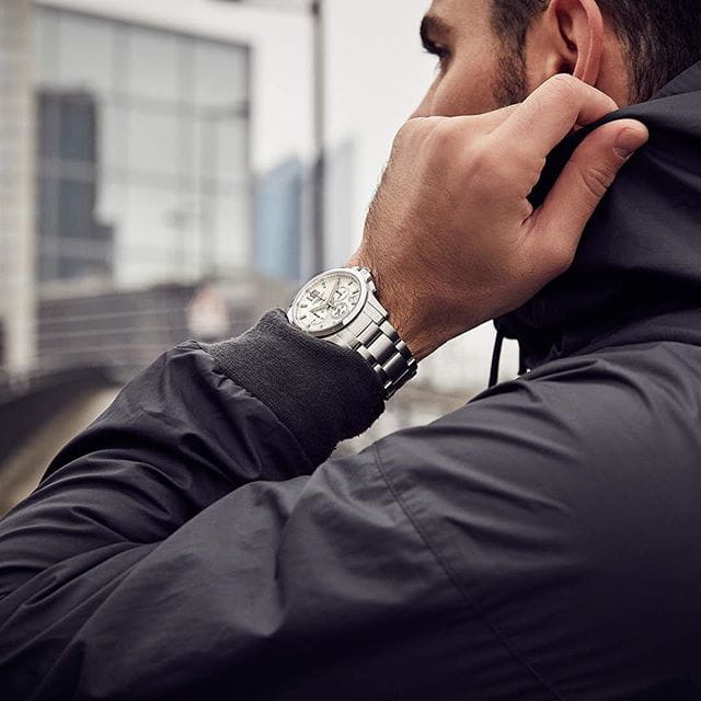 Longines Longines Conquest V.H.P.  L3.717.4.76.6, conquest v.h.p. швейцария мужские часы на браслете нержавеющая сталь боковой вид