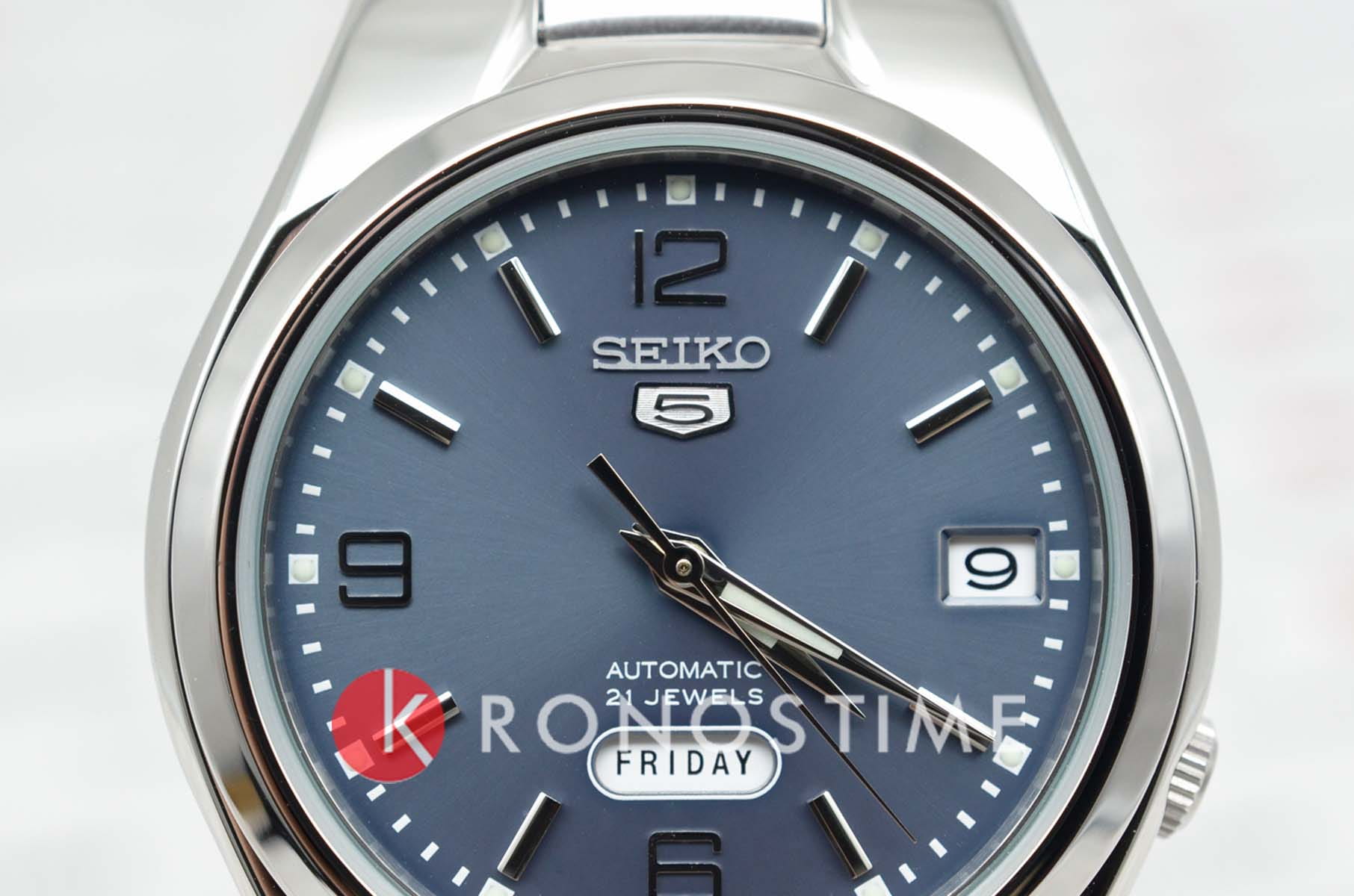 Seiko Seiko 5 Regular SNK621K1, 5 regular япония мужские часы на браслете нержавеющая сталь боковой вид