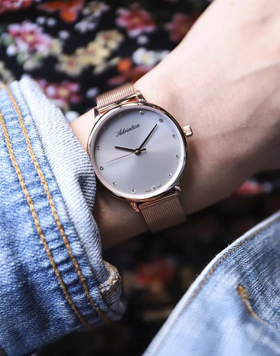 Adriatica A3573.9147Q женские часы застежка крупным планом