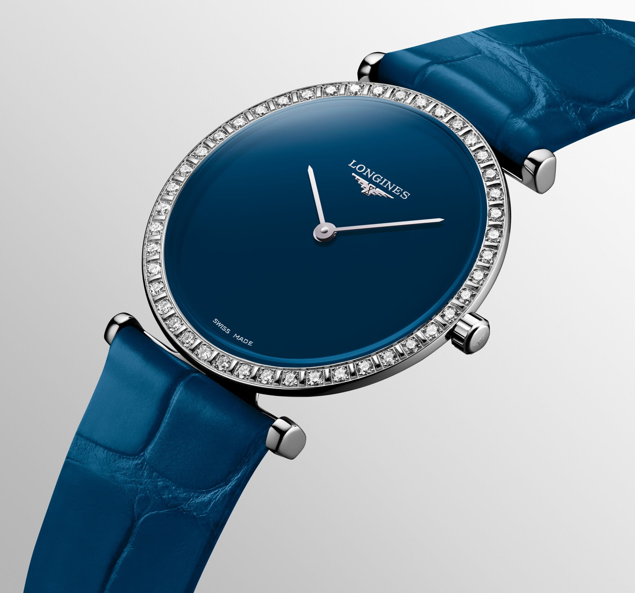 Longines L45230902 женские часы застежка крупным планом