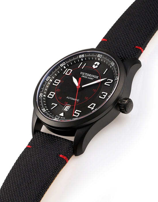 Victorinox Victorinox 241720,  швейцария мужские часы на браслете кожа + нейлон боковой вид